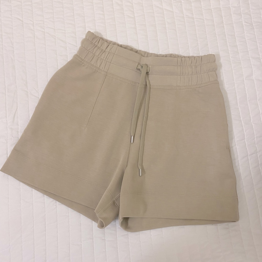 Lululemon Soft Ambitions High Rise Short 4"